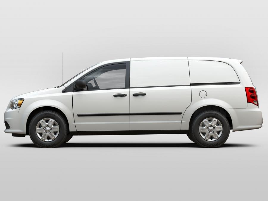  Dodge Ram C-V Tradesman 2011 года  (фото 2 из 13)